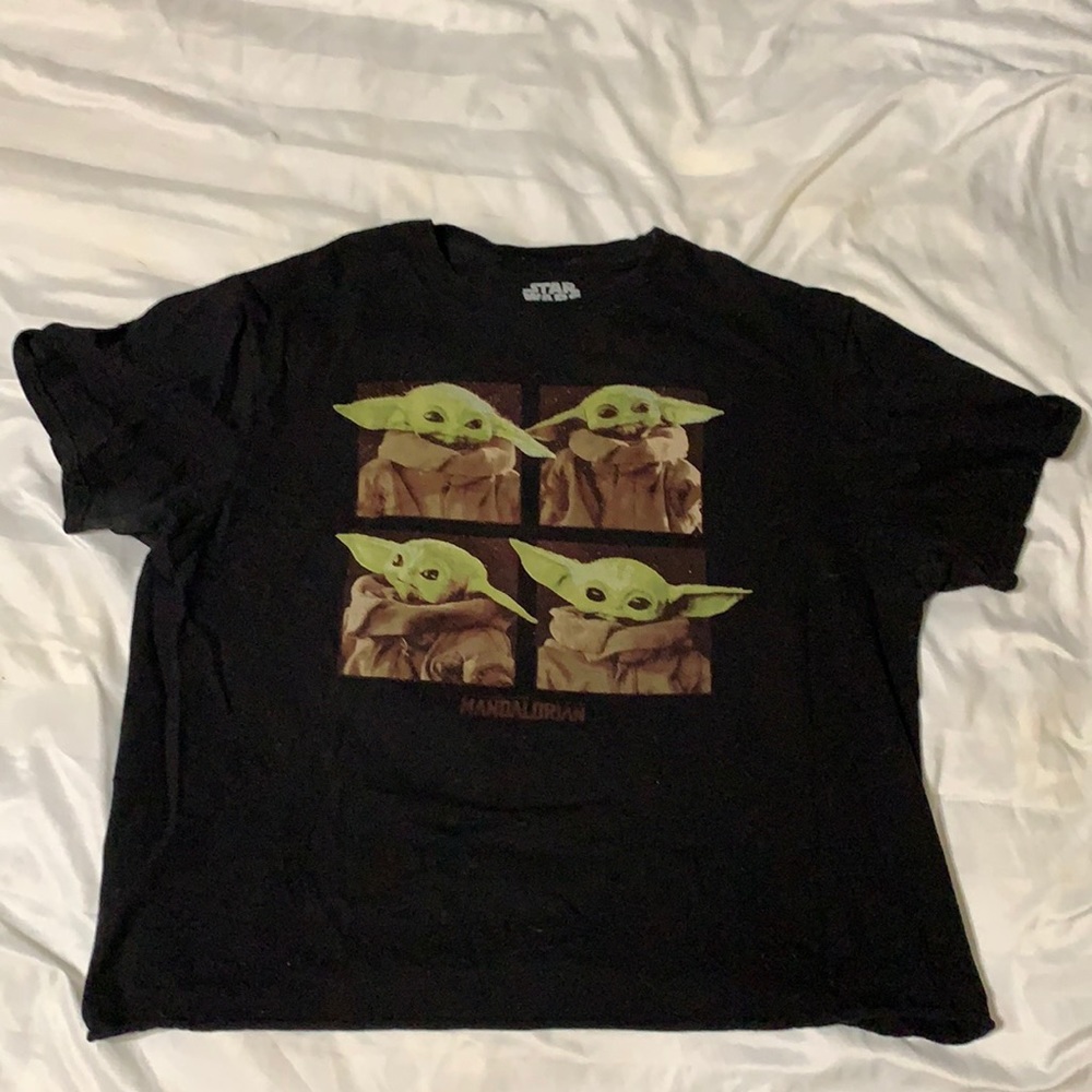 Cropped baby yoda Tee